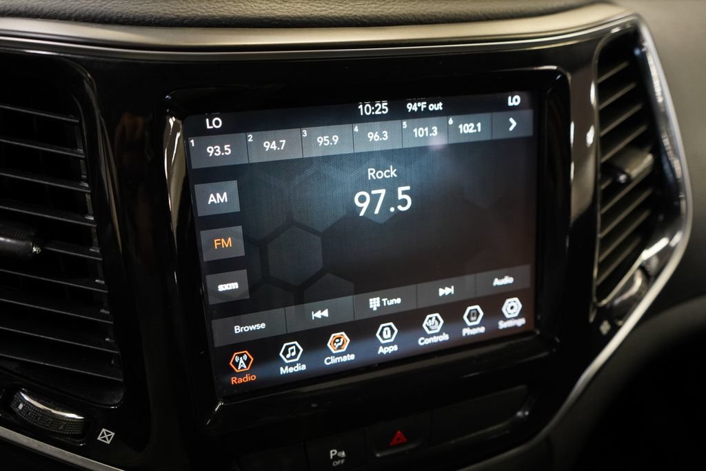 Used 2020 Jeep Cherokee Limited FWD image 33