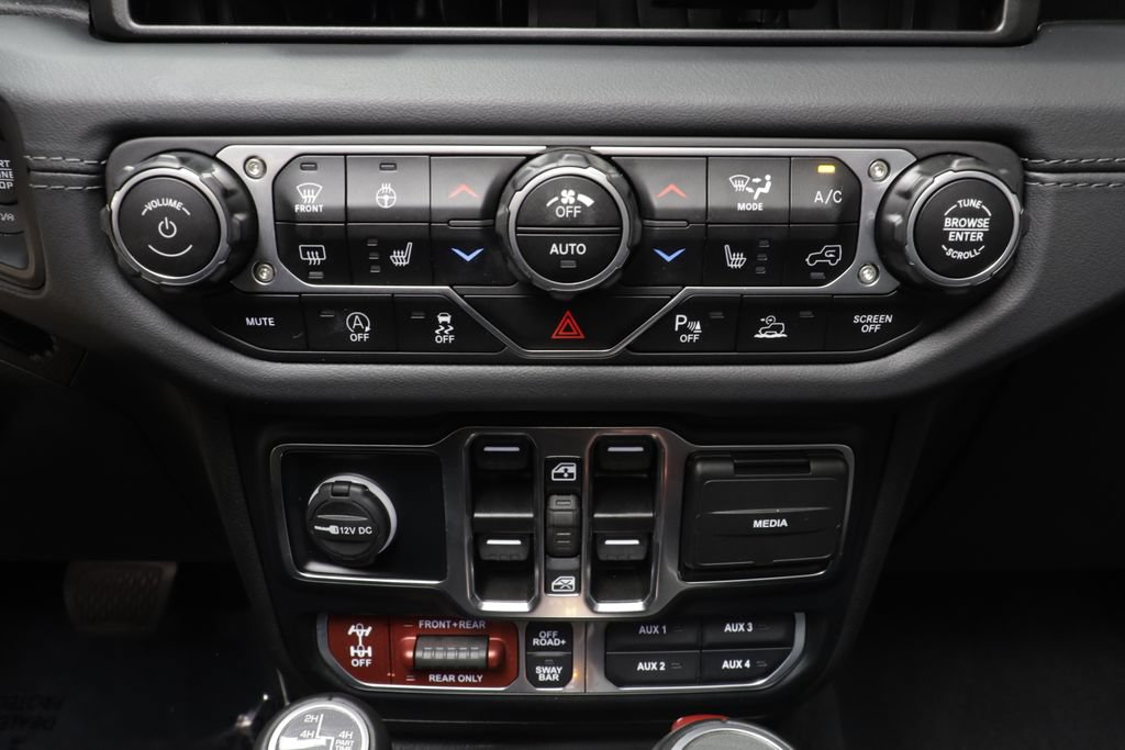 Used 2024 Jeep Wrangler Unlimited Rubicon AWD/4WD image 14