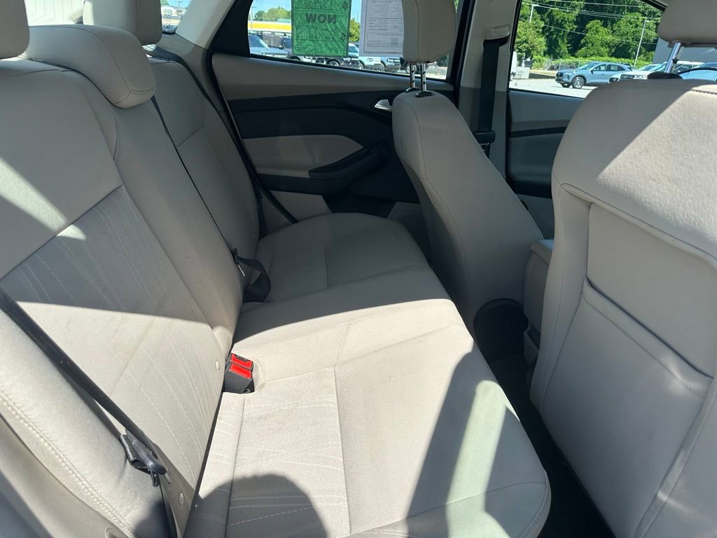 Used 2018 Ford Focus SE FWD image 14