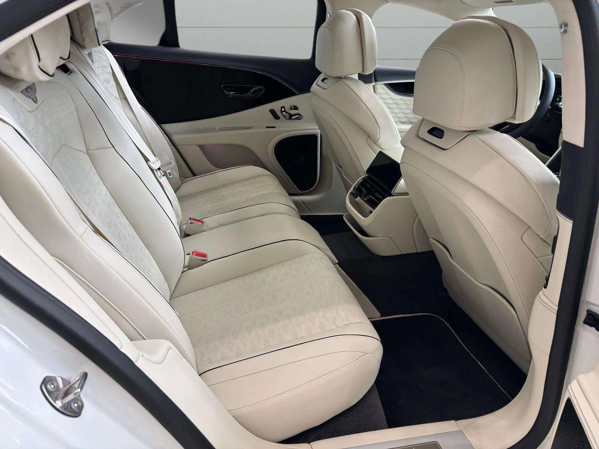 New 2025 Bentley Flying Spur Plug-In Hybrid image 35