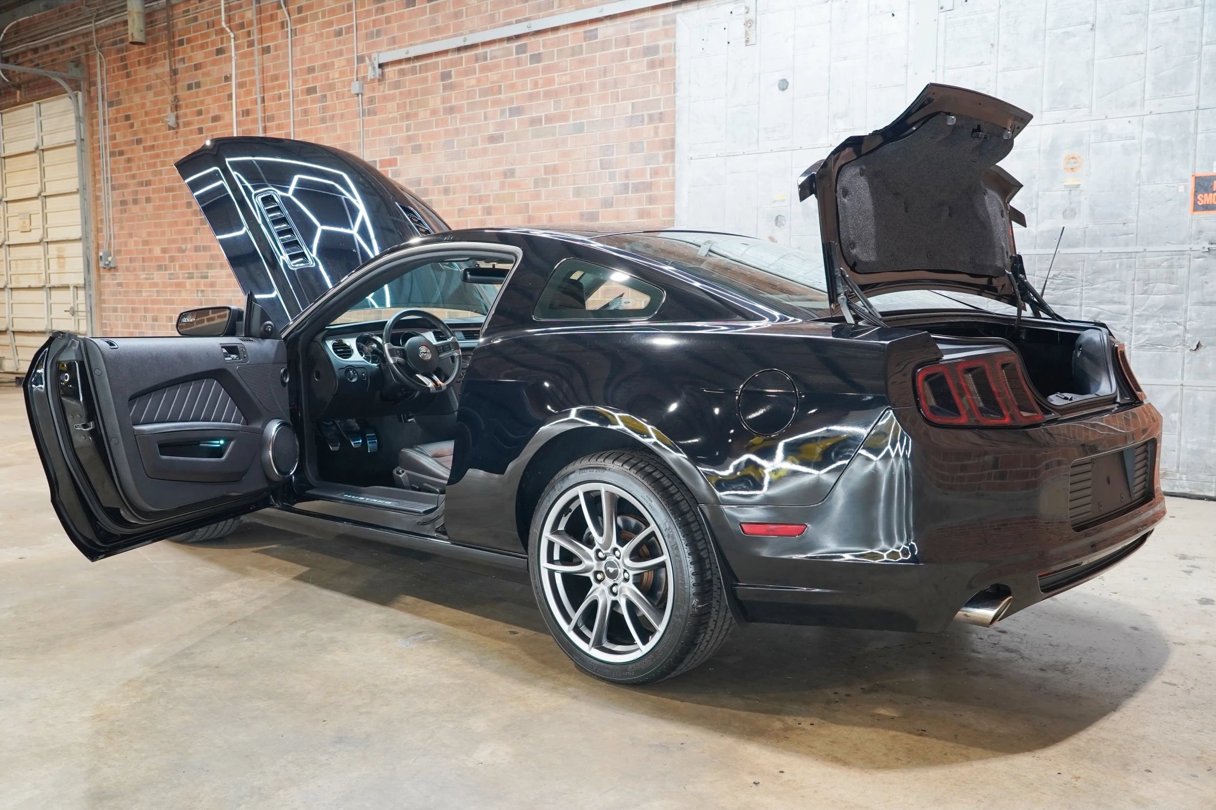 Used 2013 Ford Mustang GT Premium w/ Brembo Brake Pkg RWD image 27