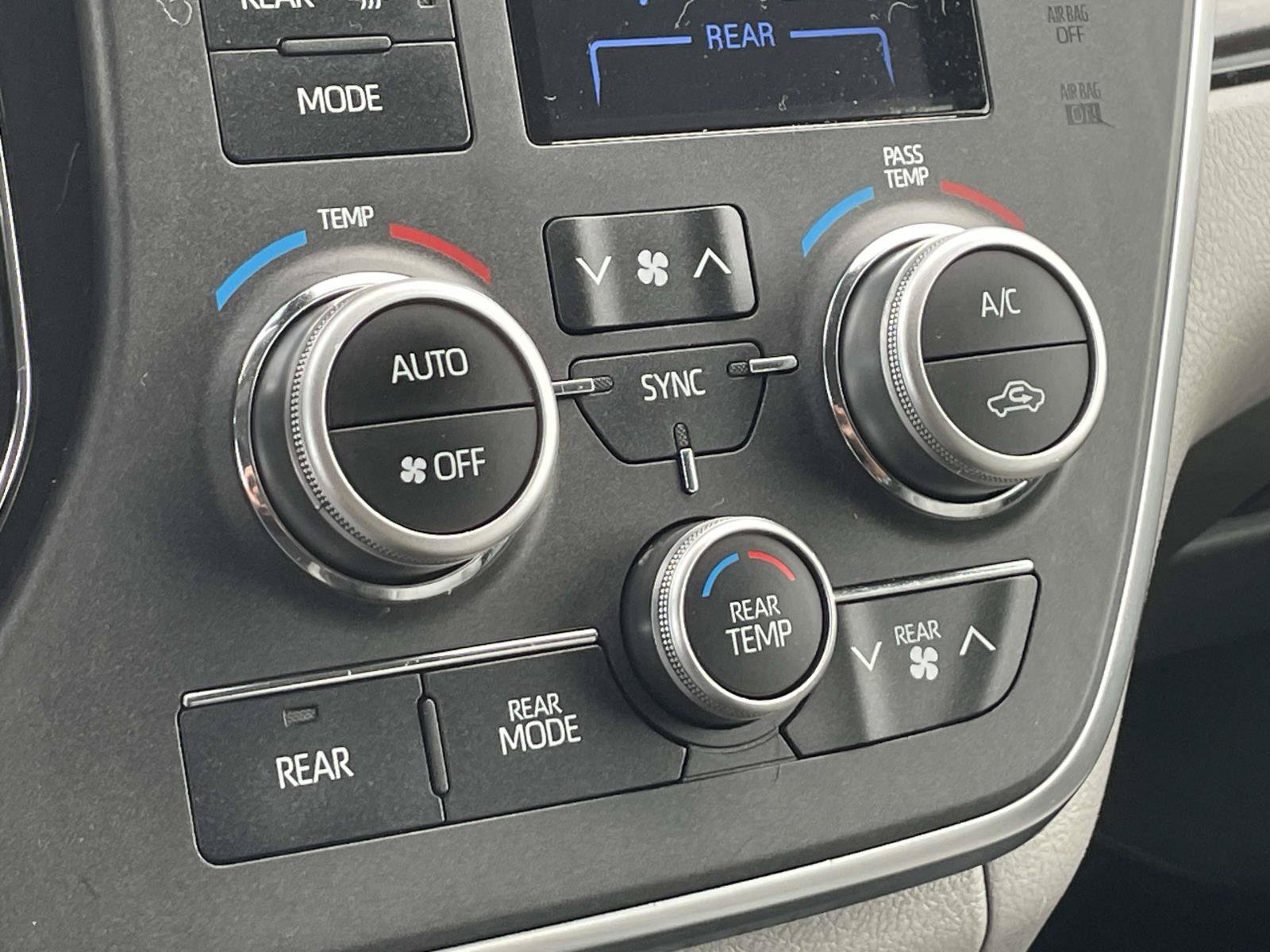 Used 2018 Toyota Sienna XLE w/ XLE Navigation Package AWD/4WD image 26