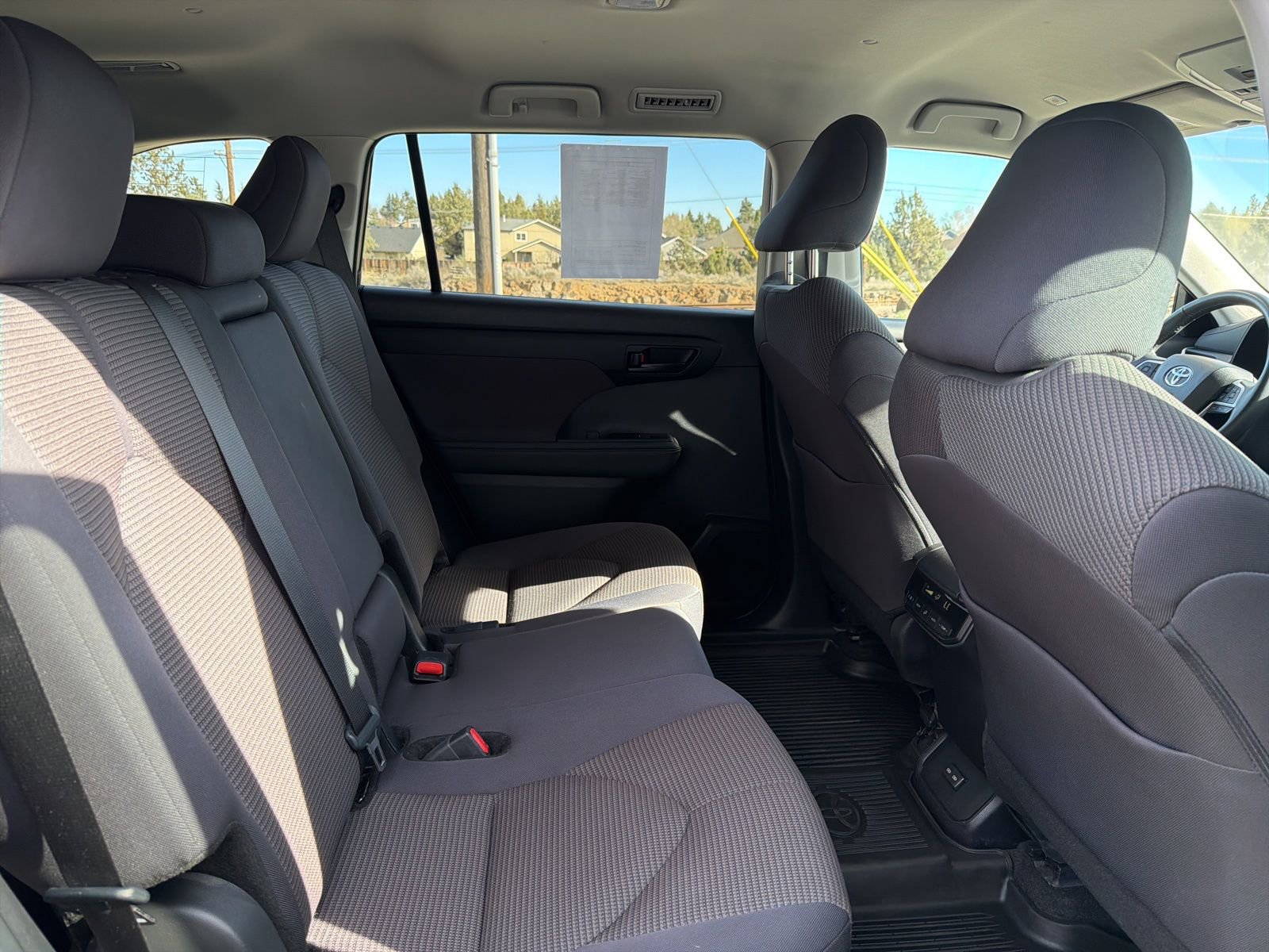 Used 2024 Toyota Highlander LE image 24