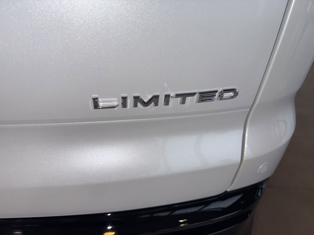 New 2025 Toyota Crown Signia image 14