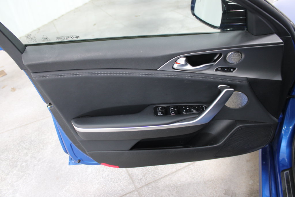 Used 2020 Kia Stinger GT1 RWD image 14