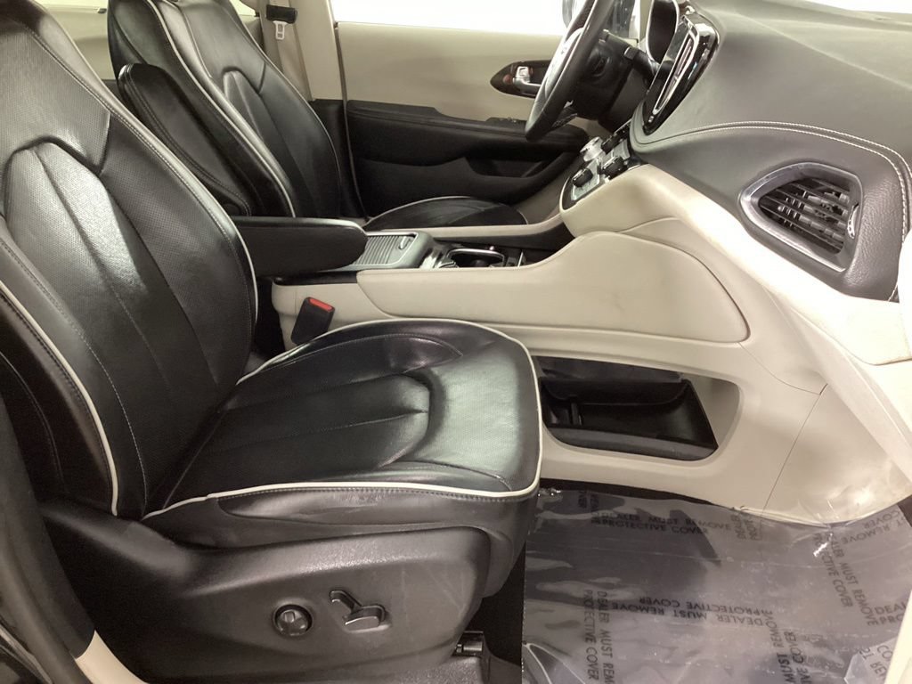 Used 2022 Chrysler Pacifica Limited FWD image 24