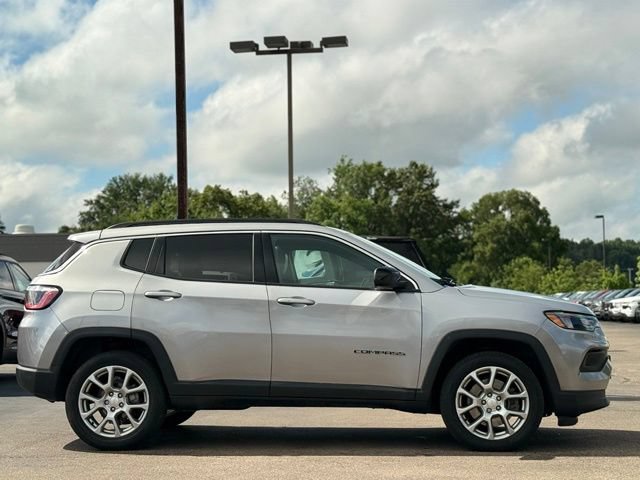 Used 2023 Jeep Compass Latitude w/ Sun and Sound Group AWD/4WD image 38