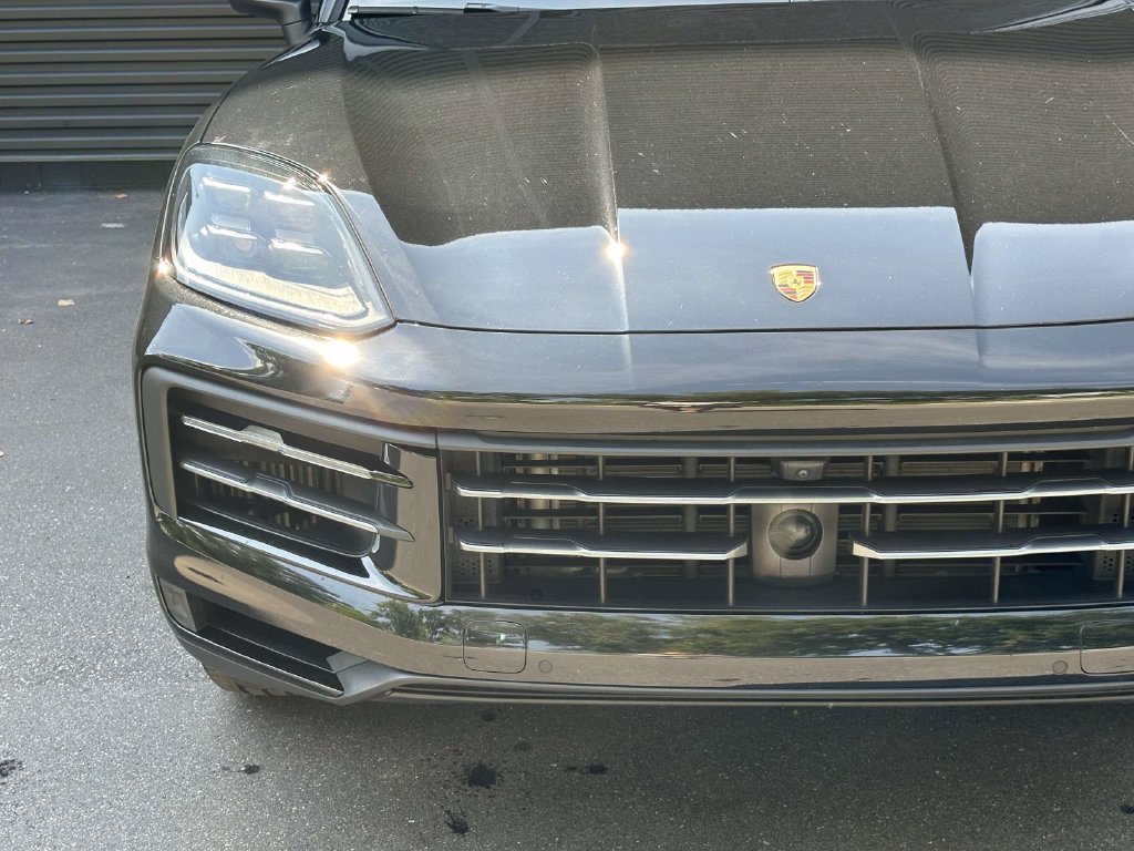Certified 2026 Porsche Cayenne AWD/4WD image 10