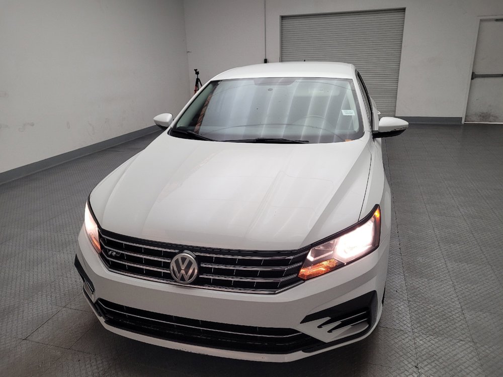 Used 2017 Volkswagen Passat 1.8T R-Line image 15