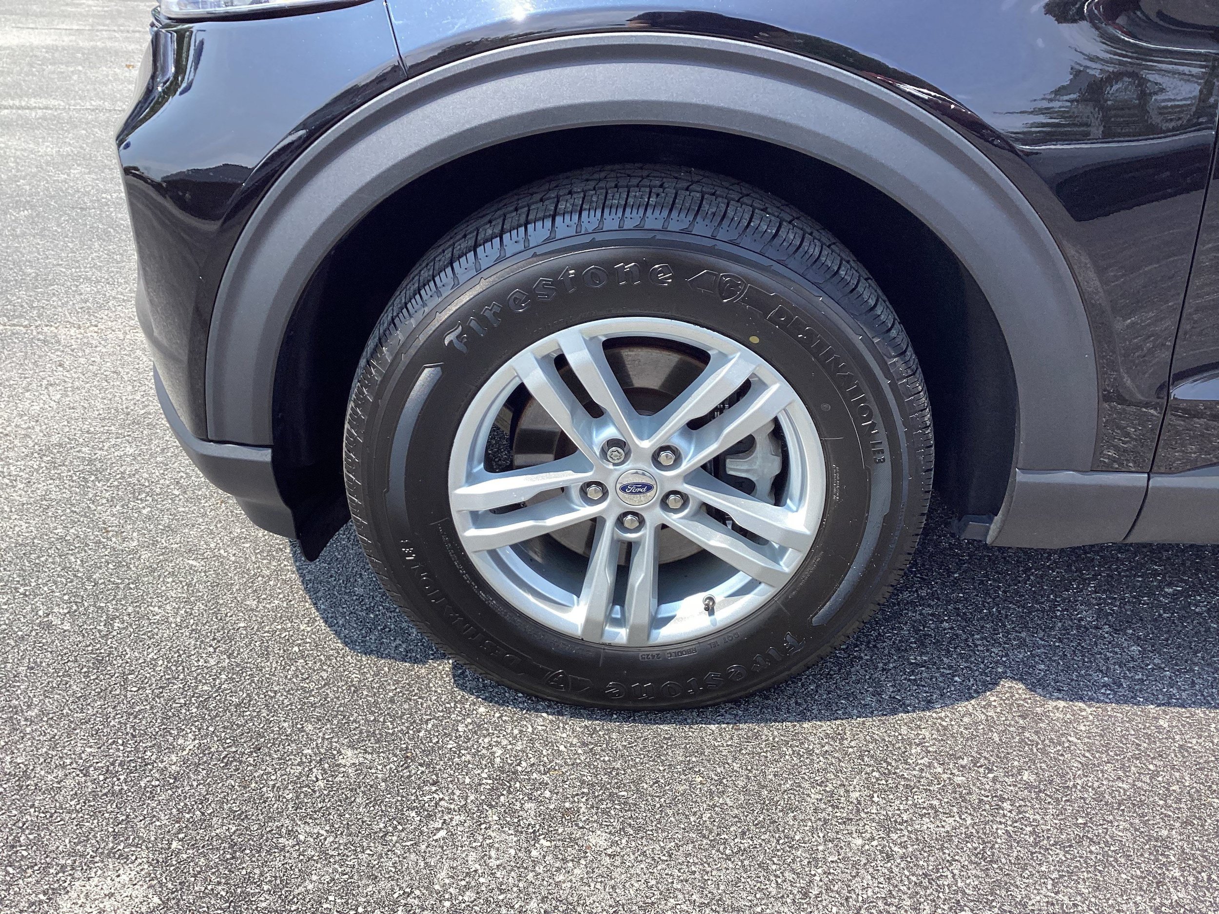 Used 2023 Ford Explorer XLT w/ Equipment Group 202A AWD/4WD image 9
