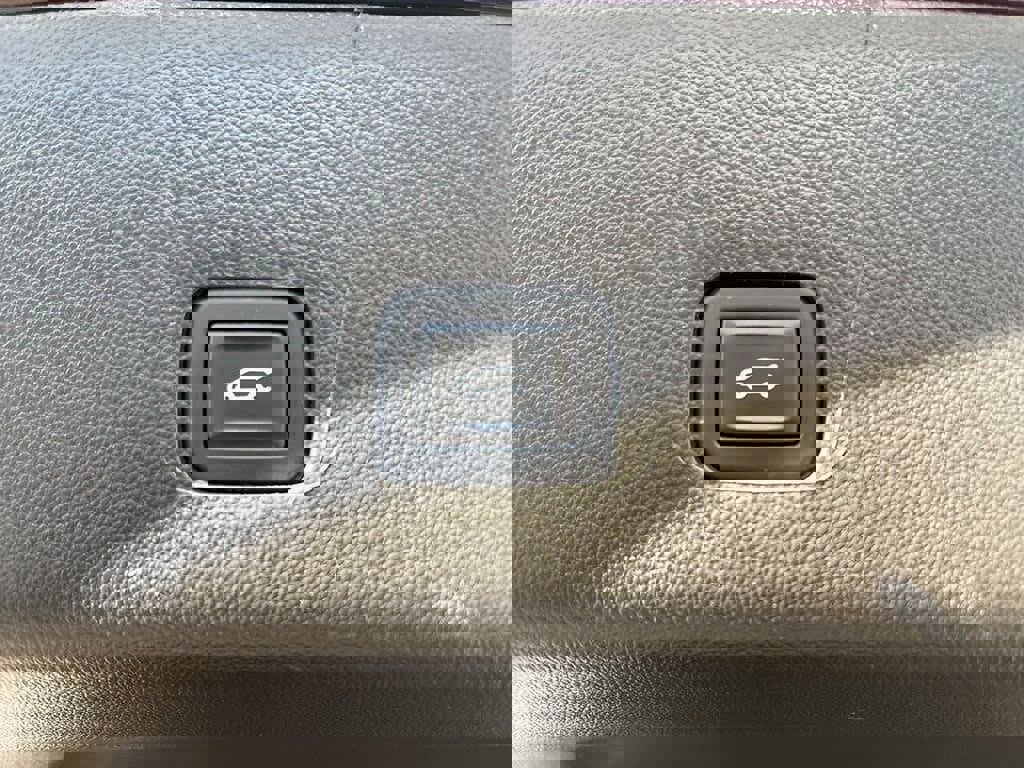 Used 2023 Chevrolet Traverse LT image 52