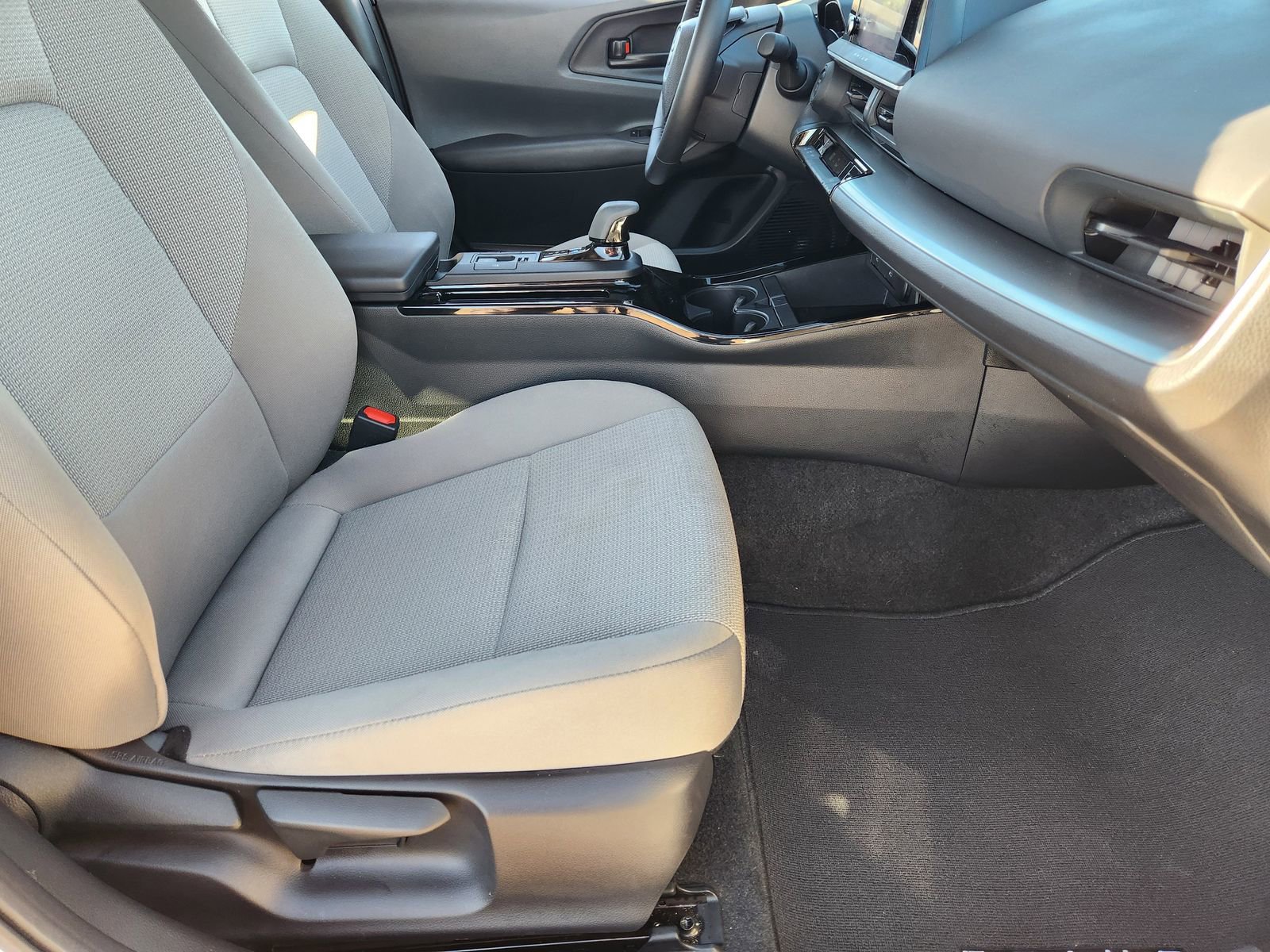 Used 2024 Toyota Prius LE image 17