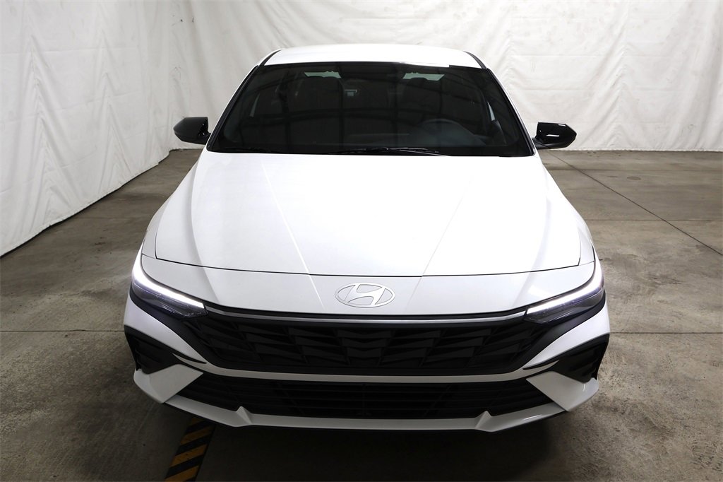 Used 2025 Hyundai Elantra Sport image 5