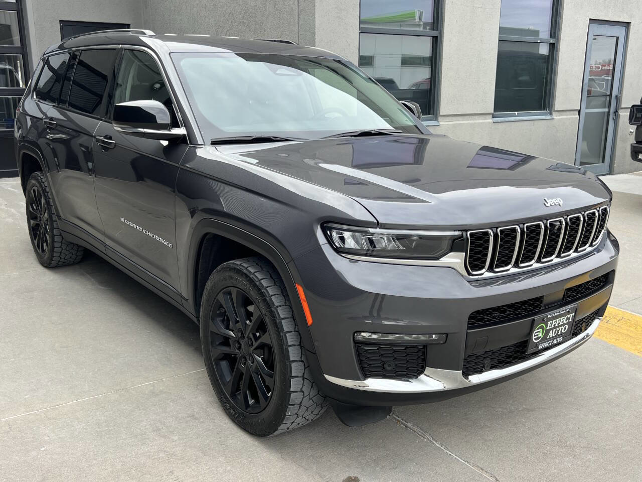 Used 2023 Jeep Grand Cherokee L Limited w/ Luxury Tech Group II image 7