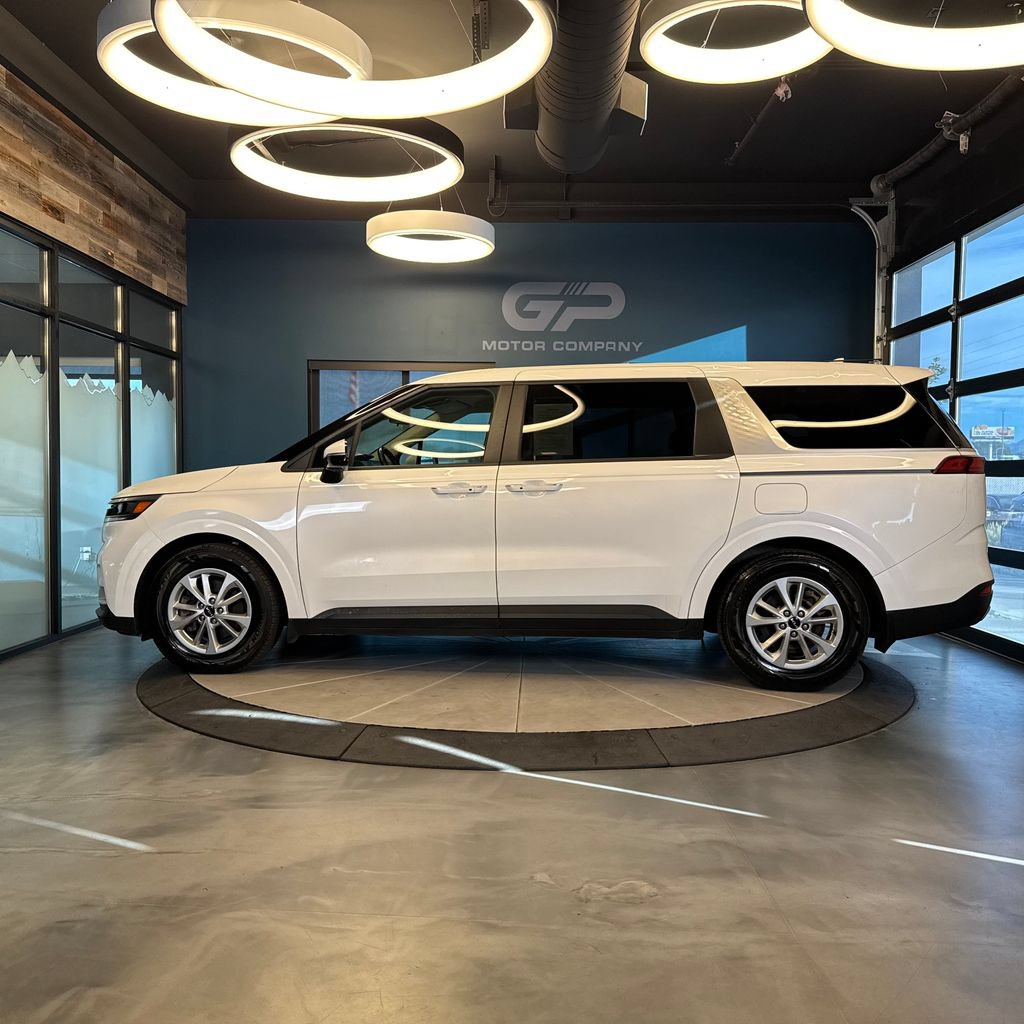 Used 2024 Kia Carnival LX FWD image 6