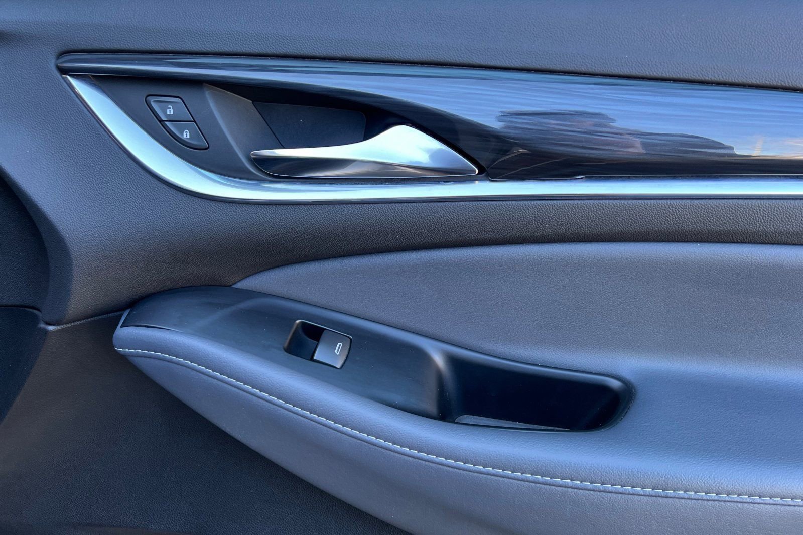 Used 2024 Buick Enclave Premium image 24