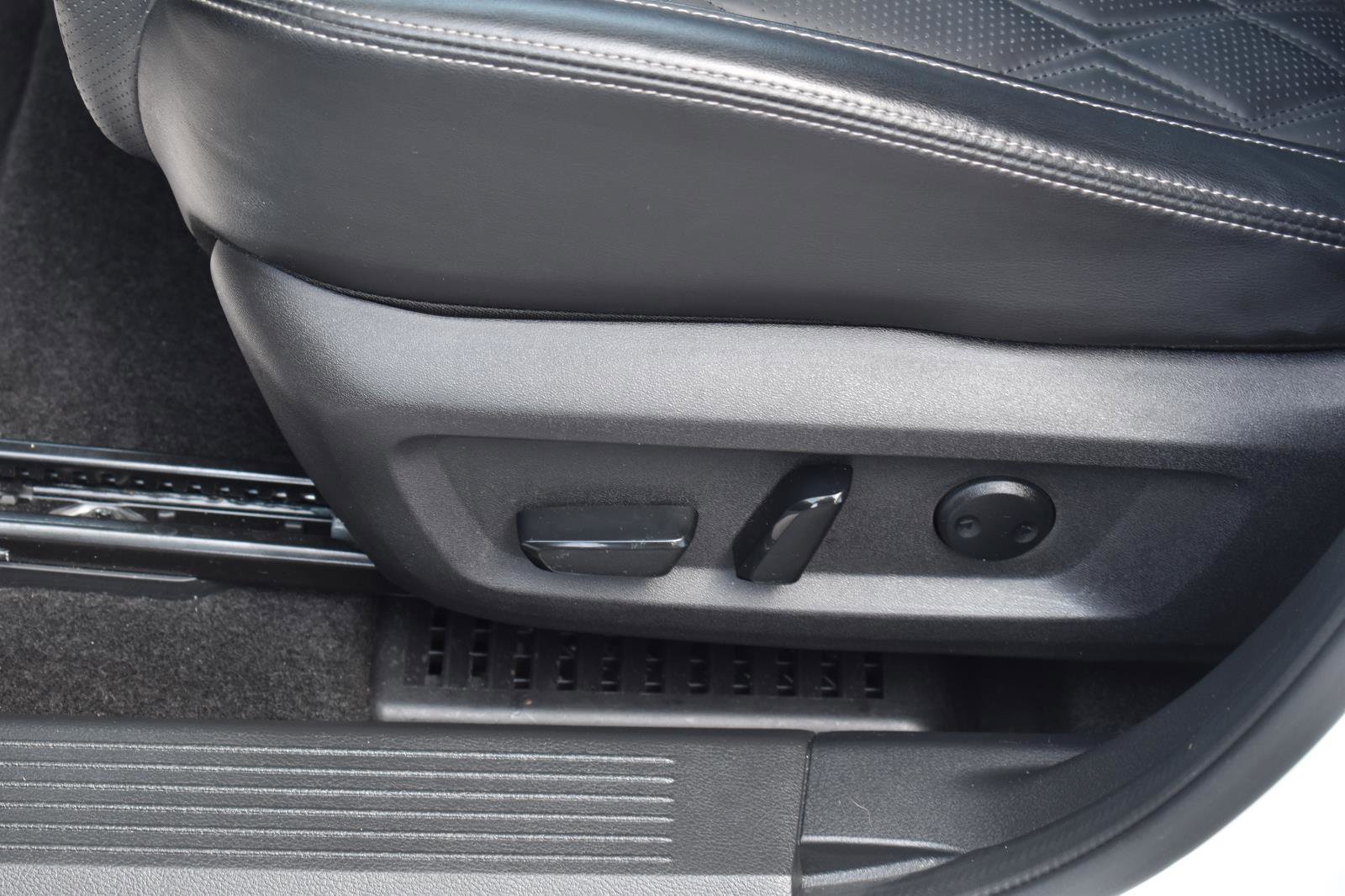 Used 2023 Nissan Rogue Platinum w/ Platinum Premium Package FWD image 28