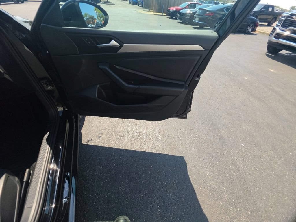 Used 2019 Volkswagen Jetta SE FWD image 30