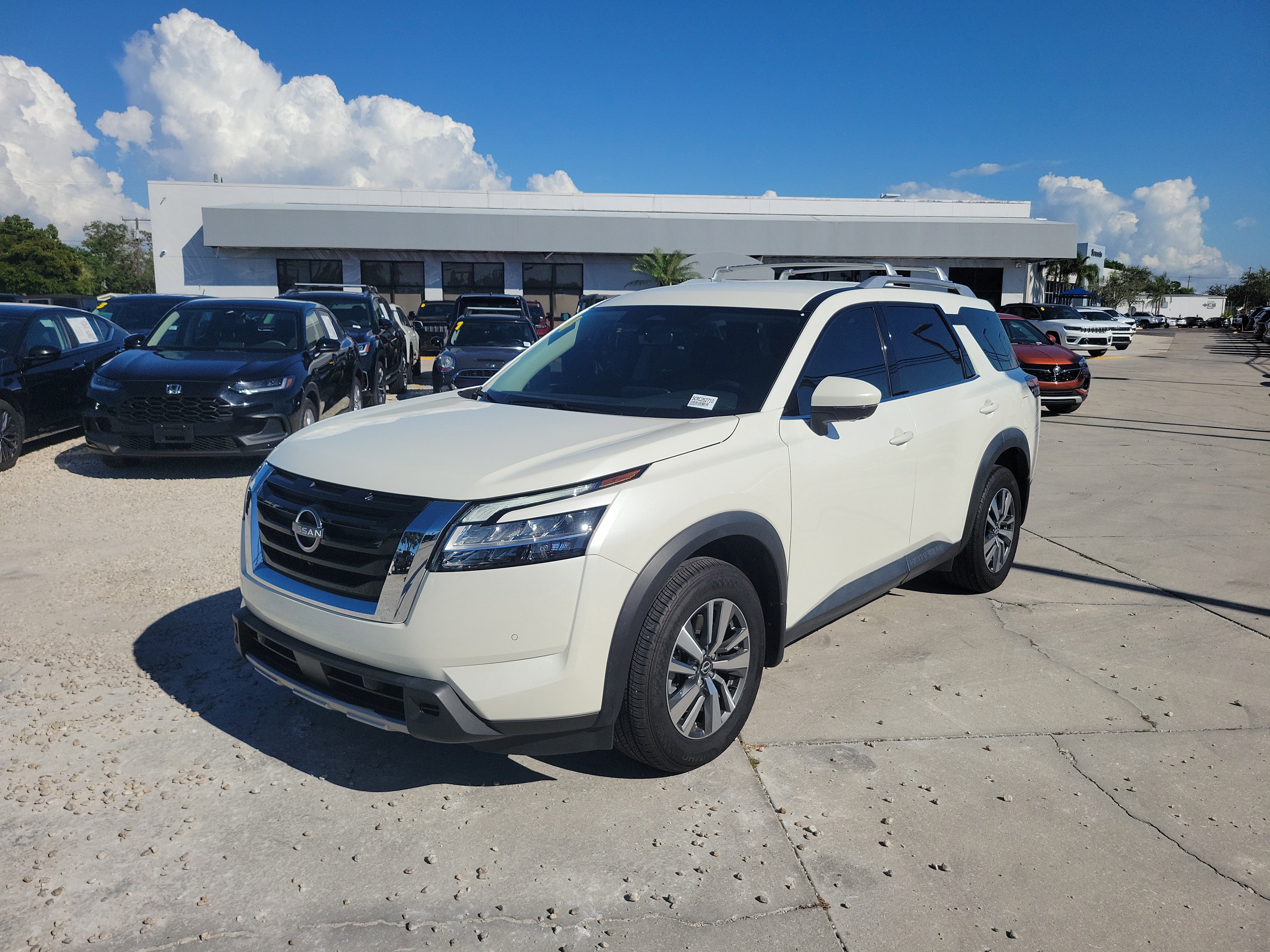 Used 2024 Nissan Pathfinder SL video 2