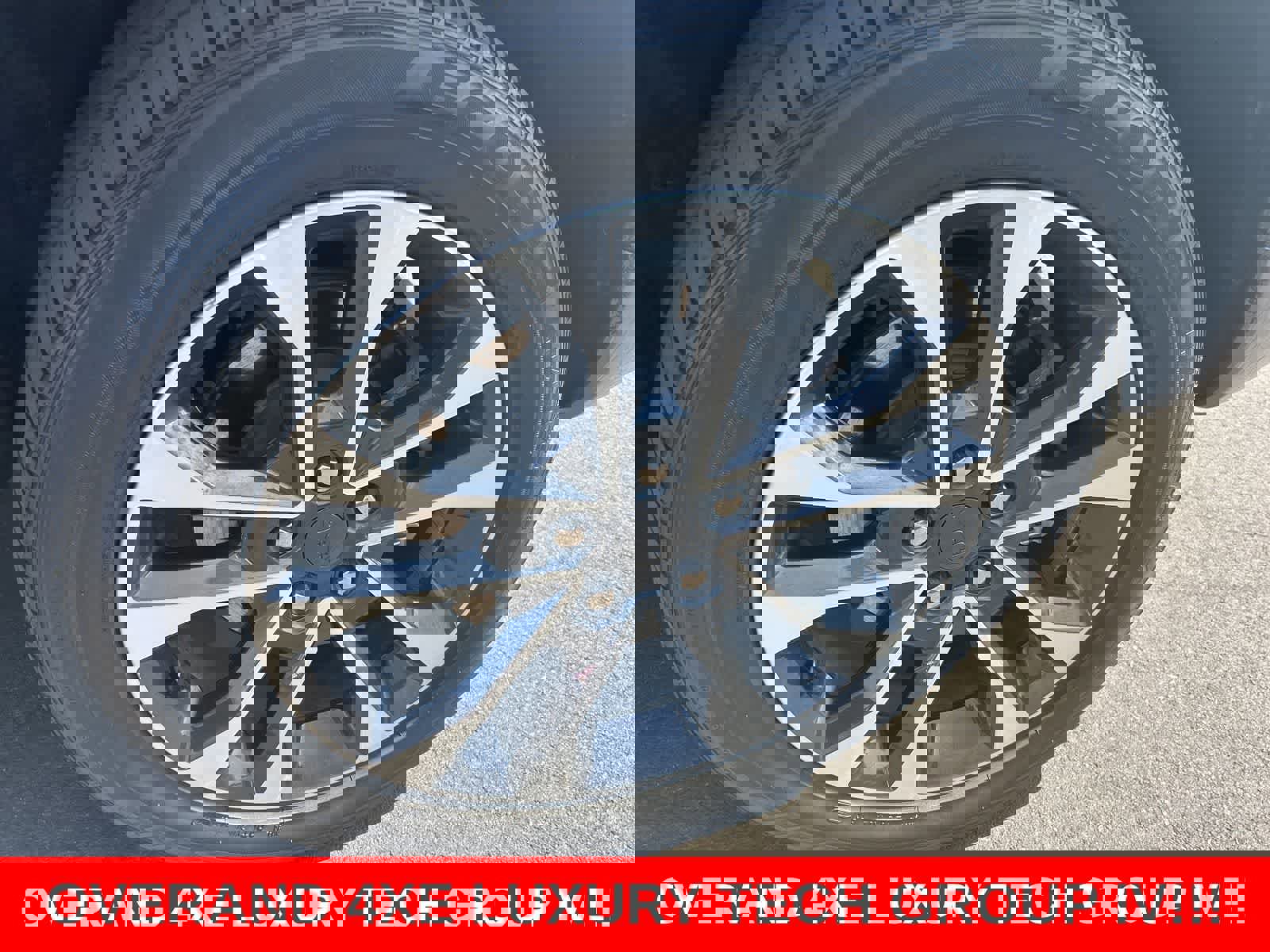 Used 2022 Jeep Grand Cherokee Overland w/ Luxury Tech Group IV image 19