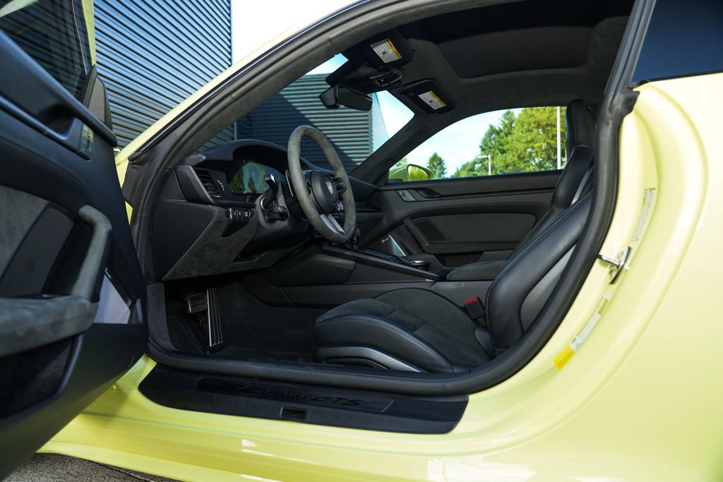 Certified 2025 Porsche 911 Carrera GTS RWD image 19