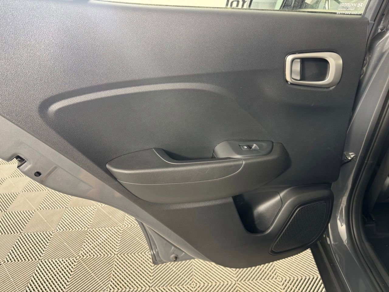 Used 2025 Hyundai Venue SEL image 23