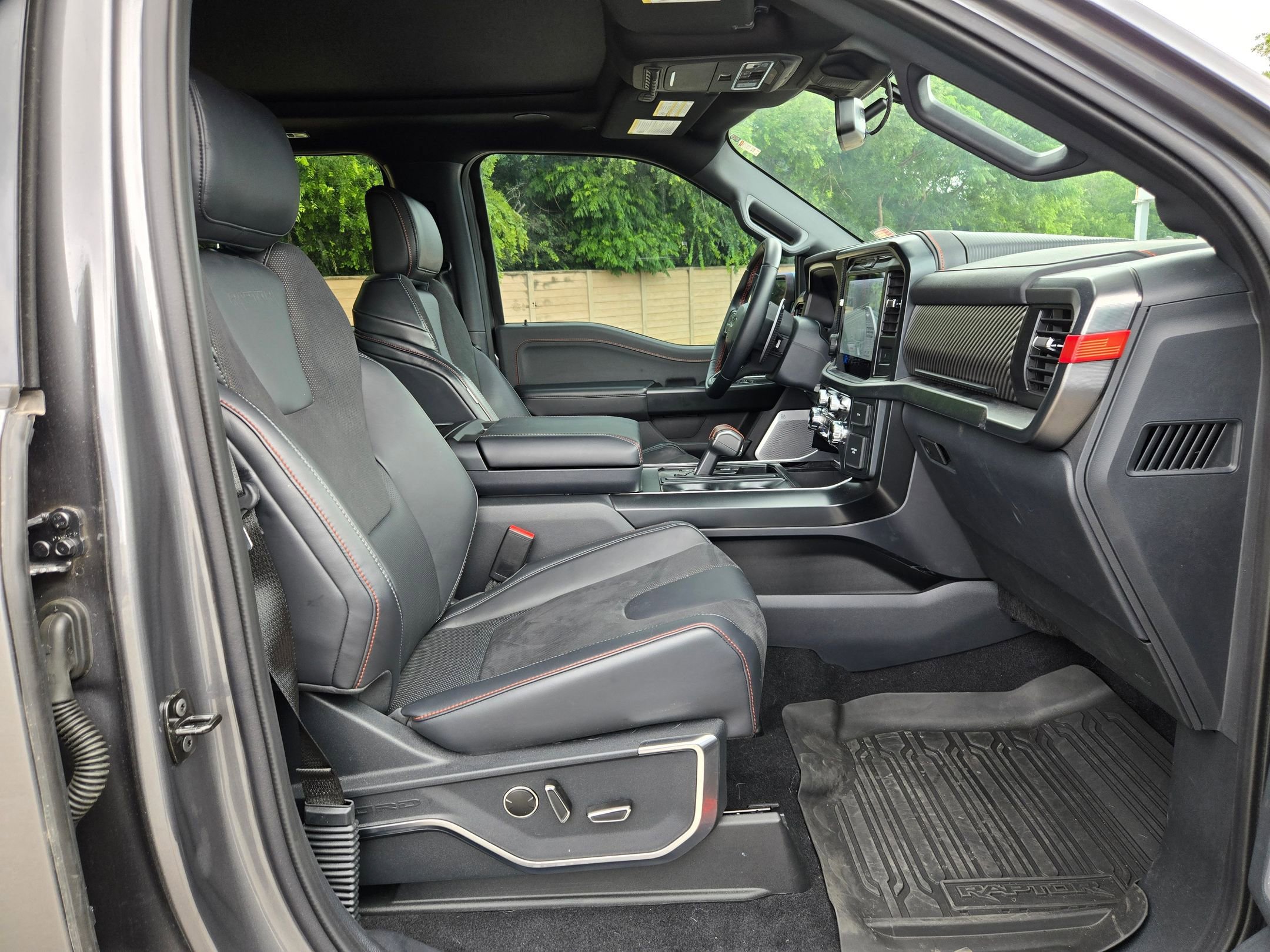 Used 2025 Ford F150 Raptor AWD/4WD image 27