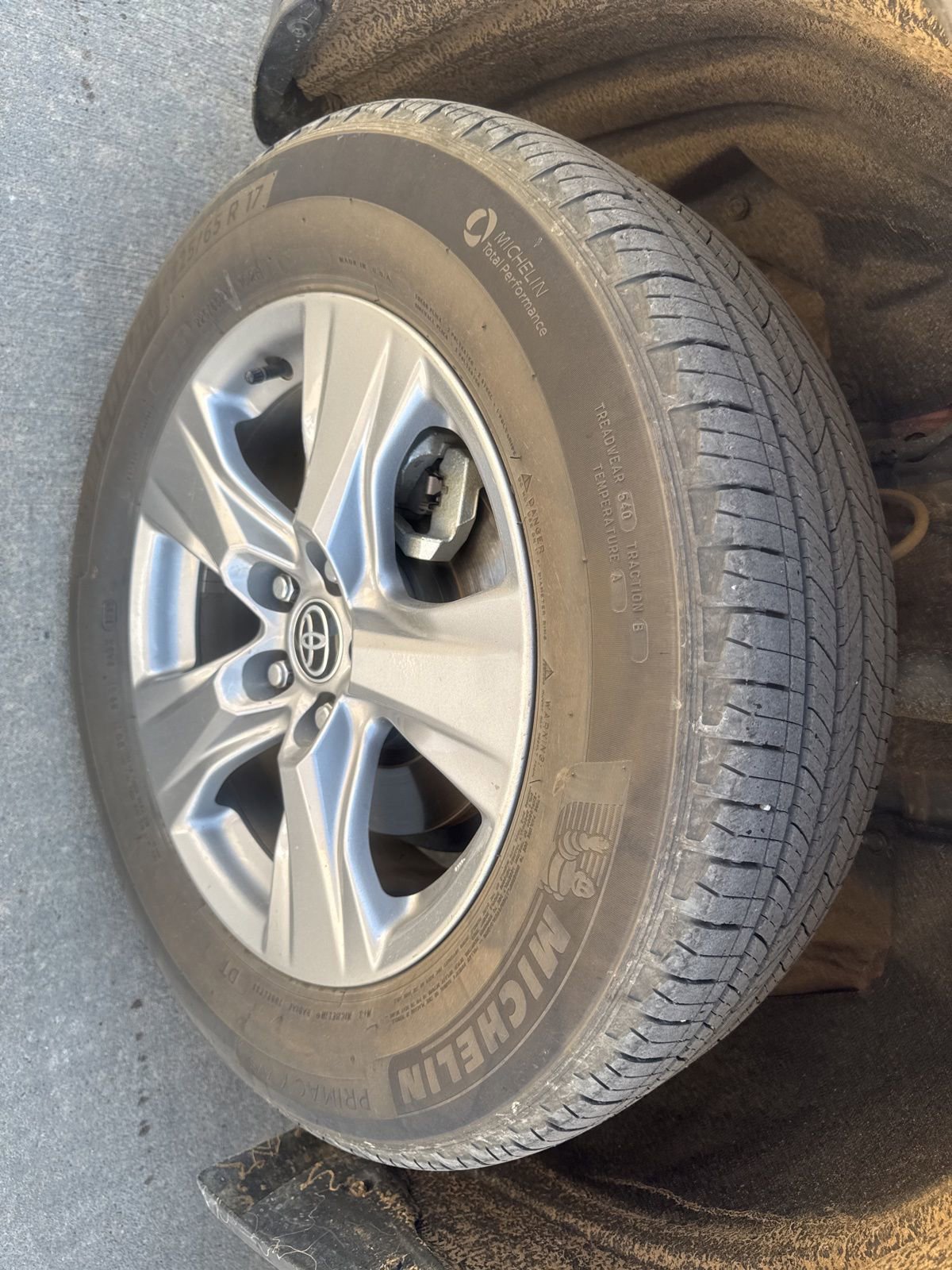 Used 2022 Toyota RAV4 XLE w/ Convenience Package AWD/4WD image 11