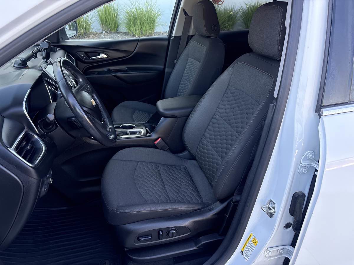 Used 2018 Chevrolet Equinox LT FWD image 19