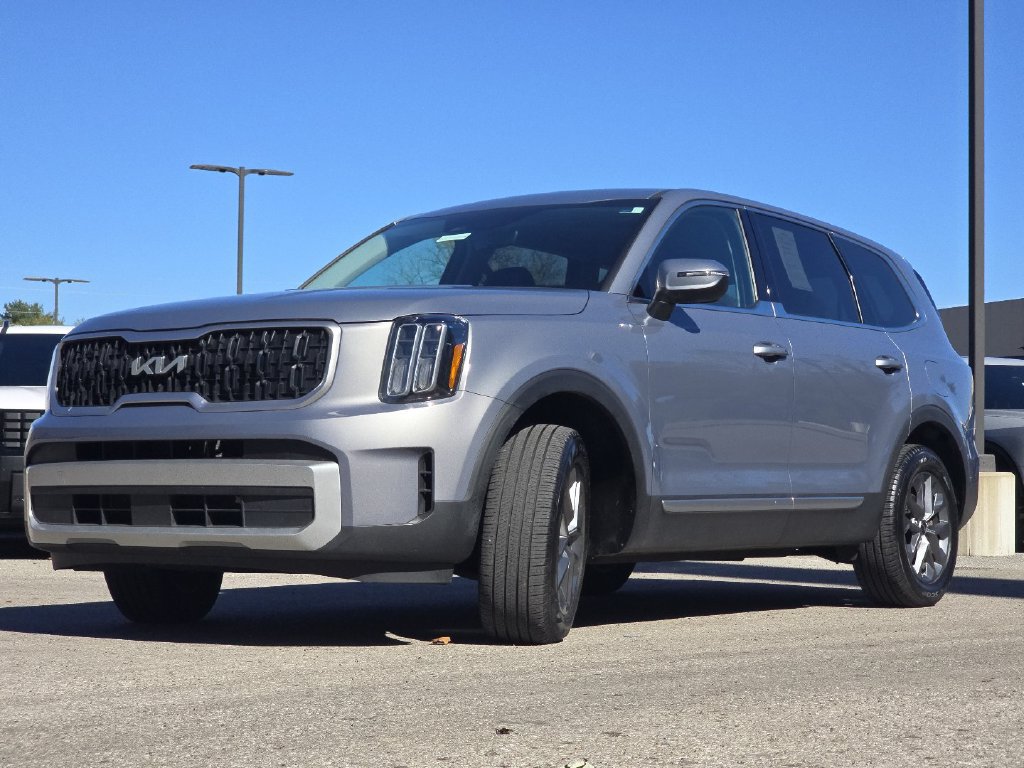Used 2024 Kia Telluride LX FWD image 12