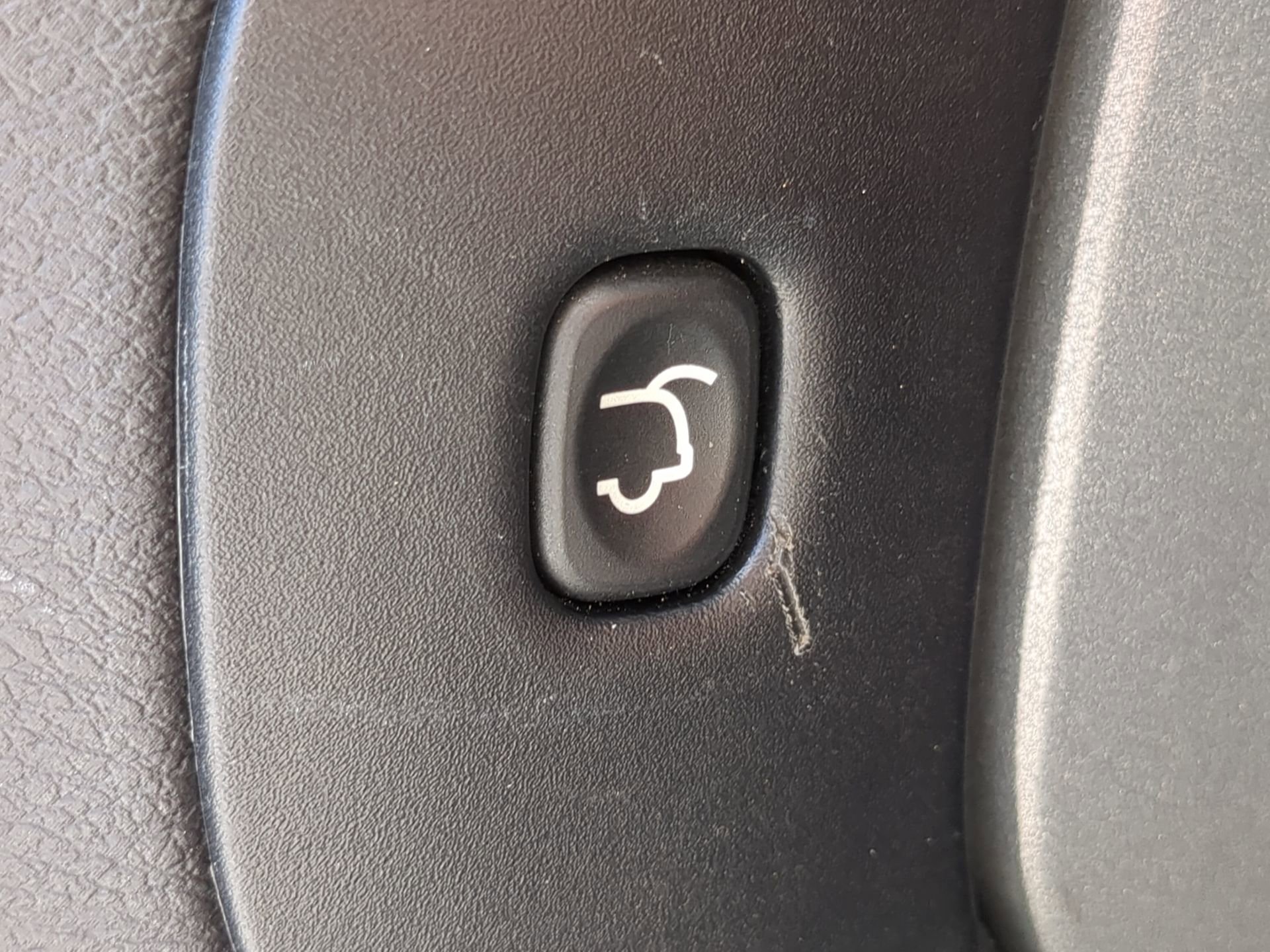 Used 2016 Jeep Cherokee Trailhawk w/ Comfort/Convenience Group image 39