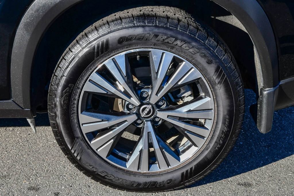 Used 2023 Nissan Rogue SV image 12