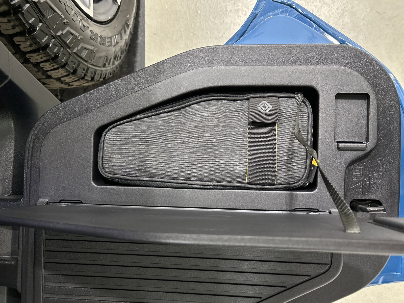 Used 2023 Rivian R1T Adventure image 32