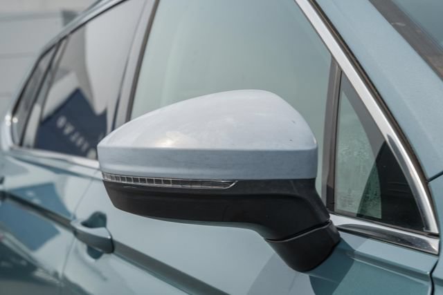 Used 2020 Volkswagen Tiguan SE w/ Panoramic Sunroof Package AWD/4WD image 11