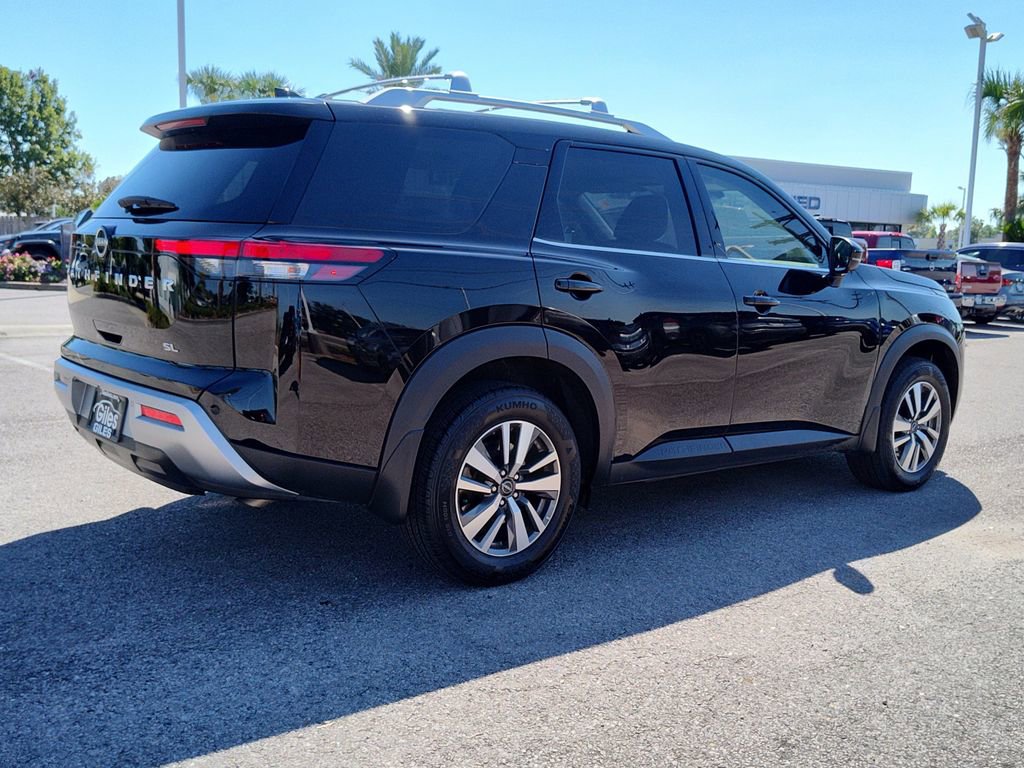 Used 2024 Nissan Pathfinder SL image 10