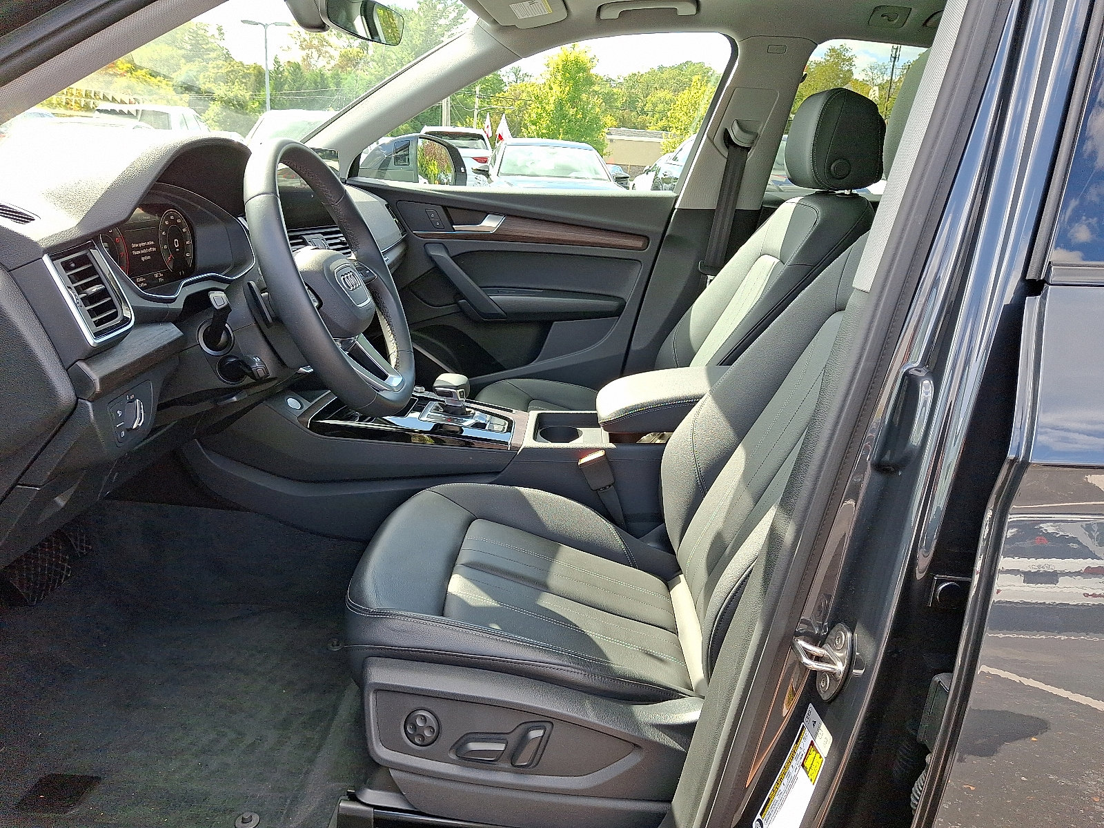 Certified 2025 Audi Q5 2.0T Premium image 14