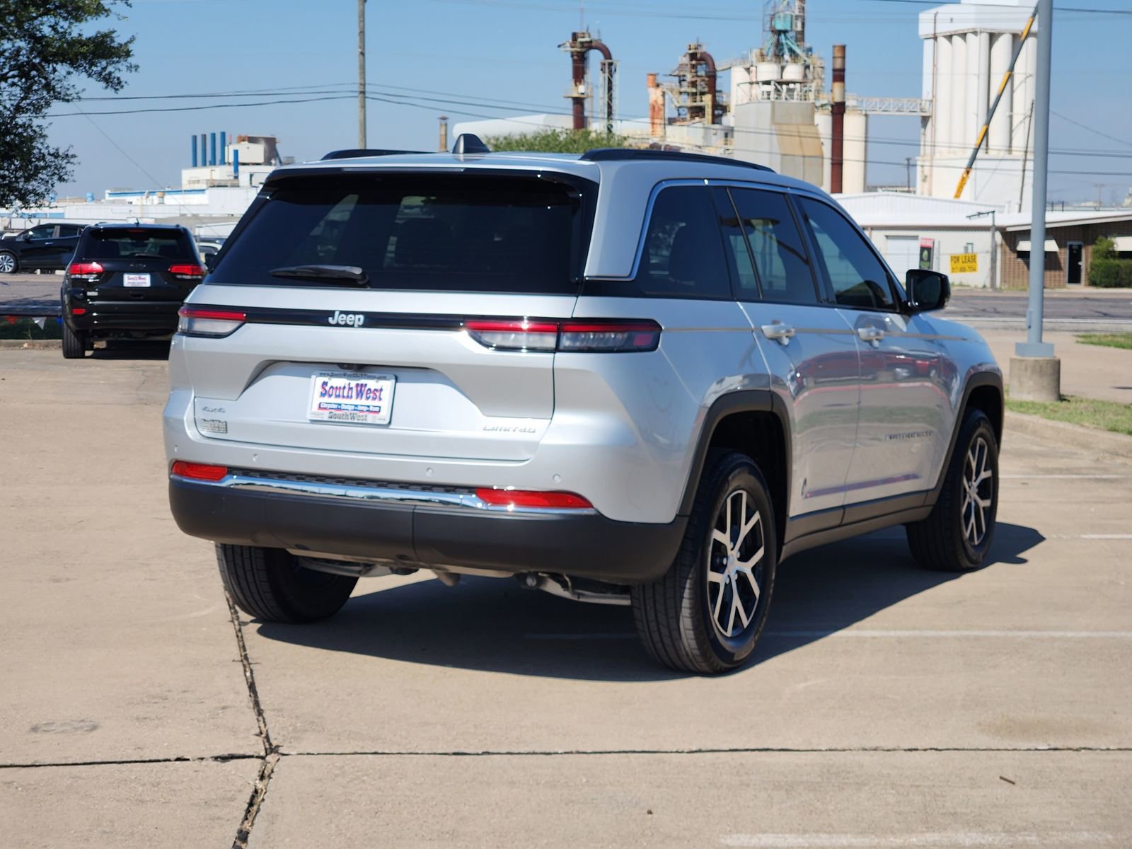 Used 2025 Jeep Grand Cherokee Limited image 5