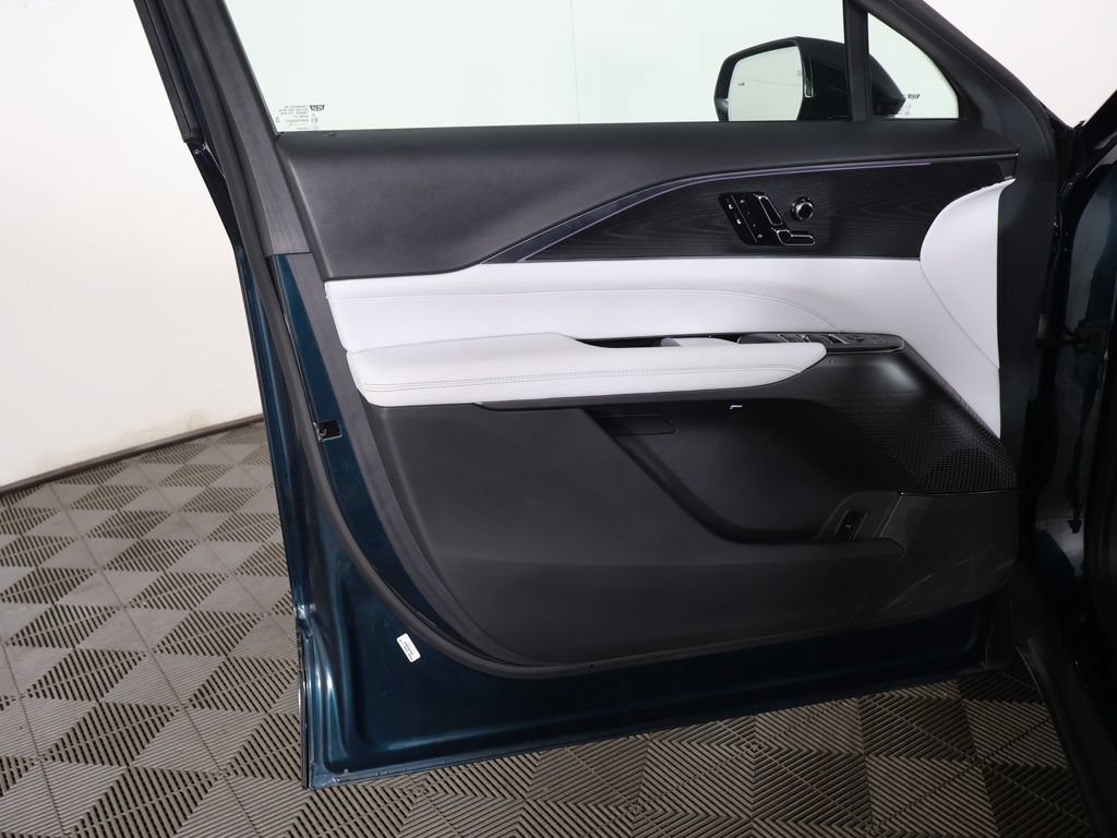 Used 2025 Cadillac Lyriq Luxury RWD image 26