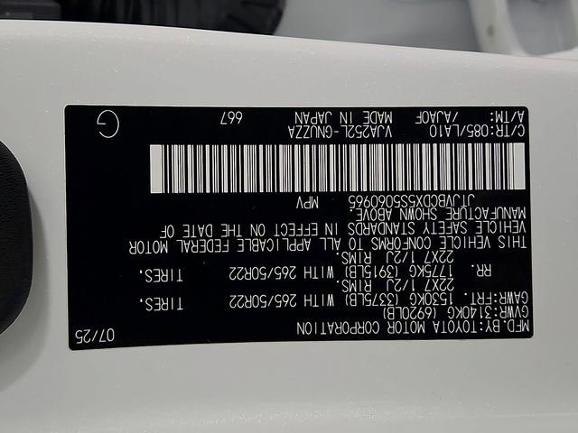 Used 2025 Lexus GX 550 w/ Accessory Package (2T) image 31