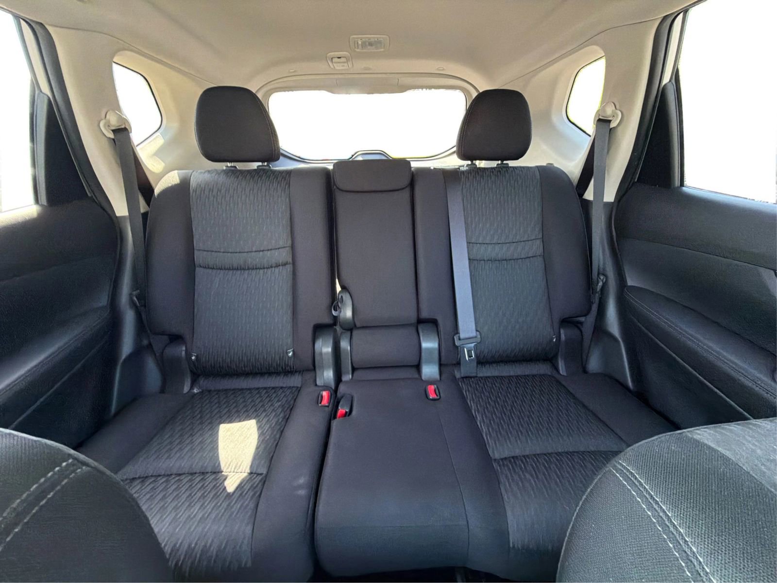Used 2018 Nissan Rogue SV AWD/4WD image 18