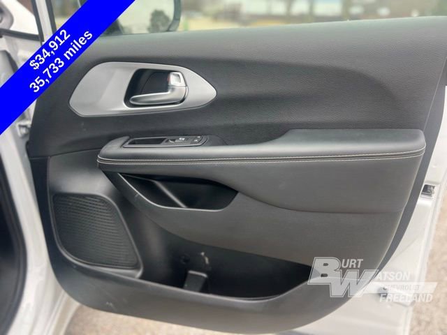 Used 2025 Chrysler Pacifica Limited image 26