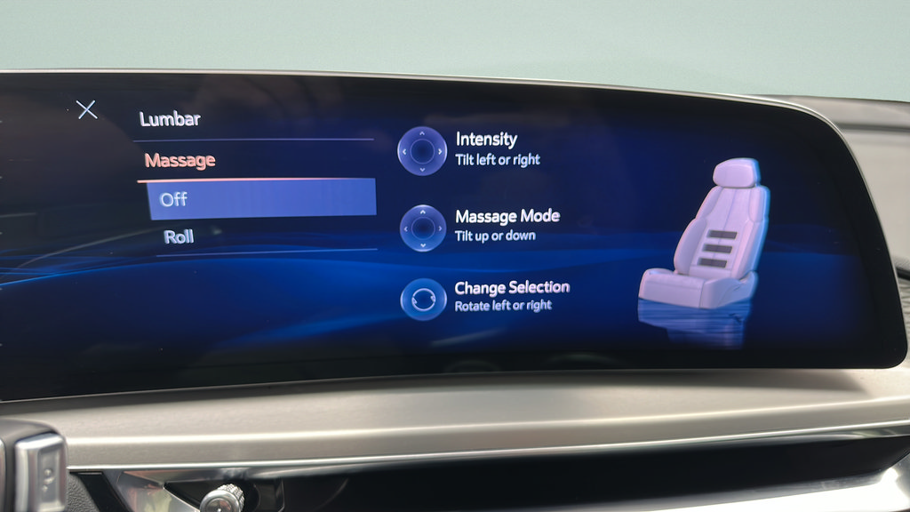 Used 2023 Cadillac Lyriq AWD image 21