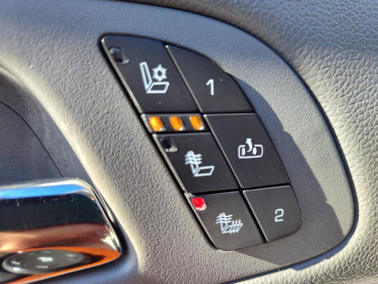 Used 2011 Chevrolet Avalanche LTZ image 17