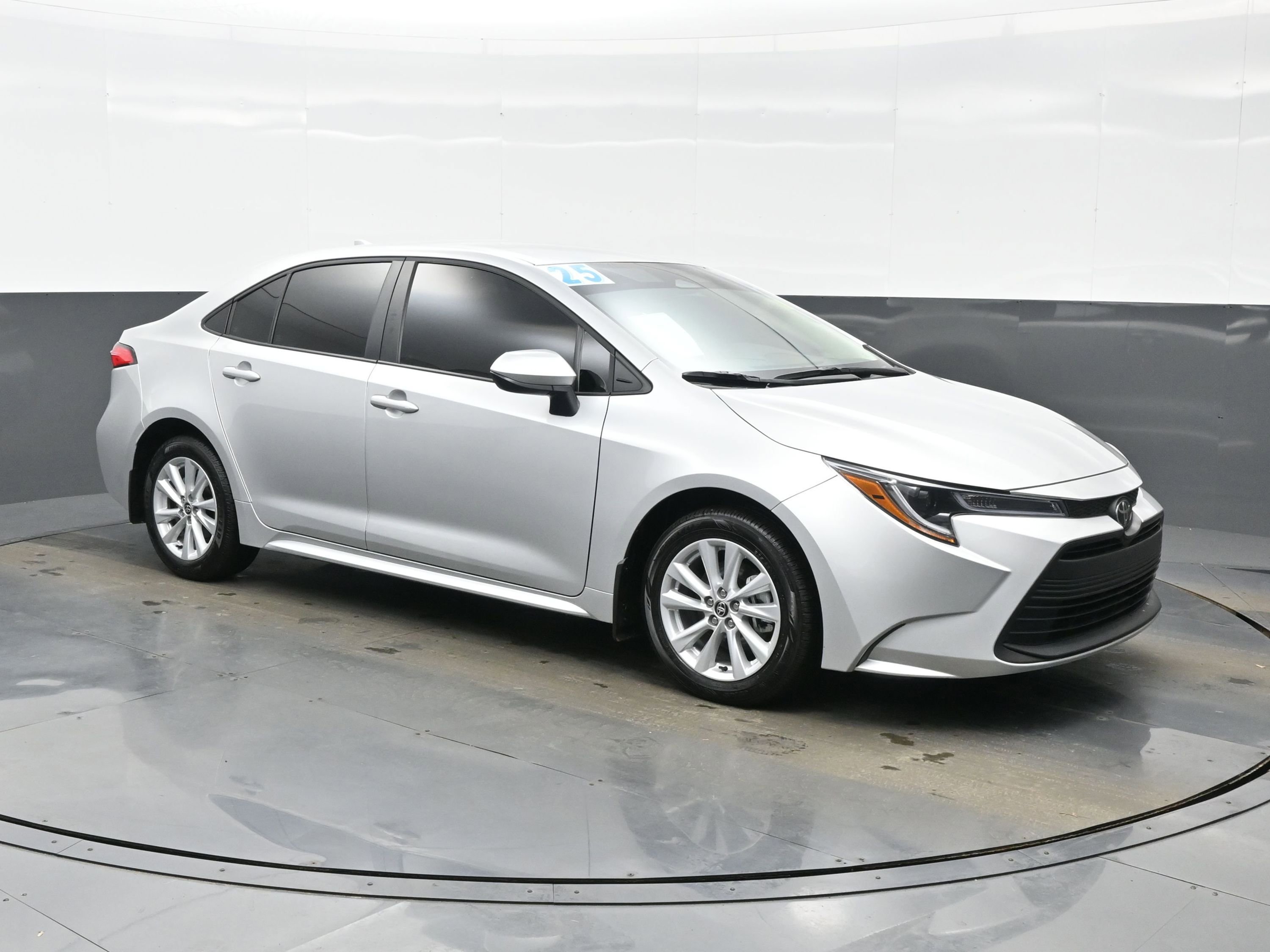 Used 2025 Toyota Corolla LE w/ LE Premium Package image 8