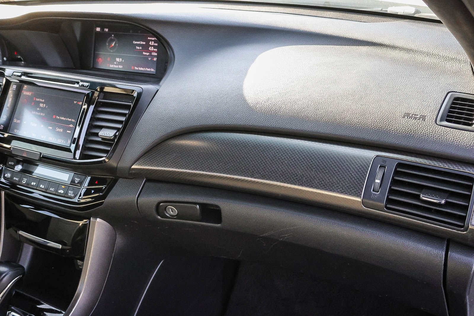 Used 2016 Honda Accord EX-L image 18