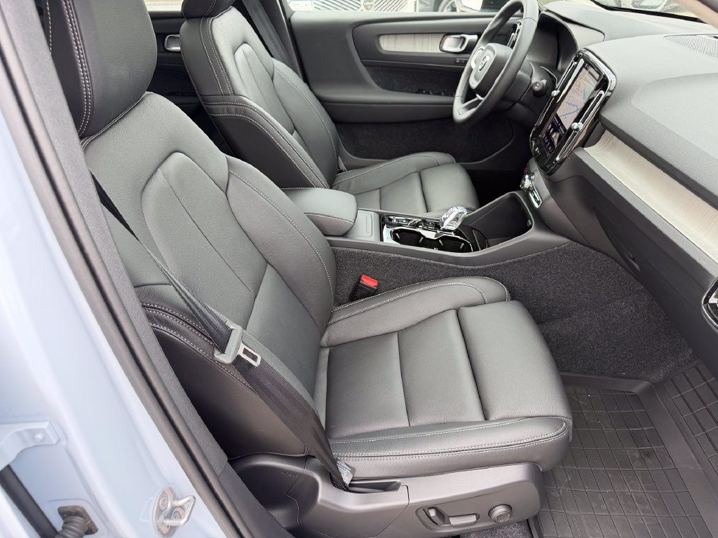 New 2026 Volvo XC40 B5 Plus w/ Protection Package Premier AWD/4WD image 9