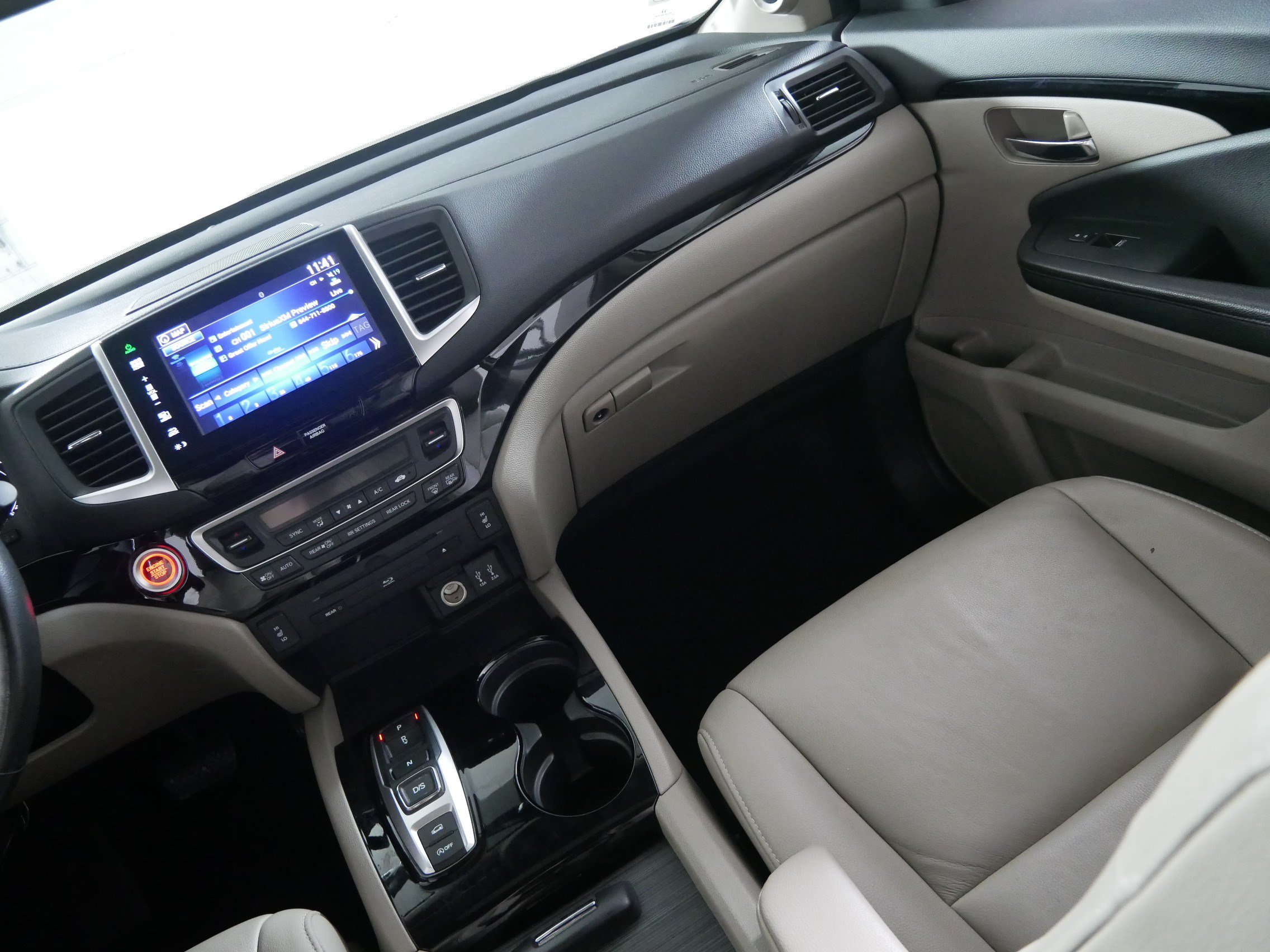 Used 2016 Honda Pilot Touring image 11