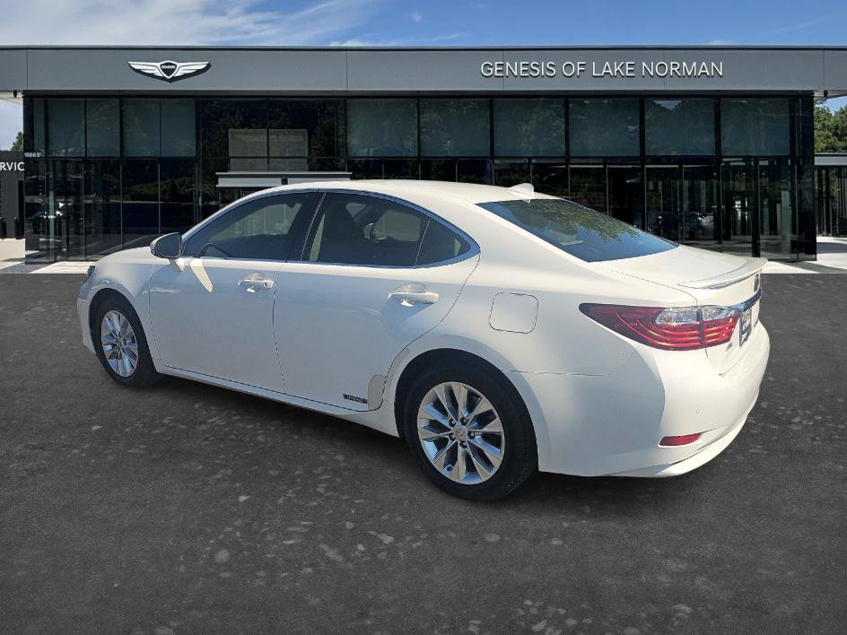 Used 2015 Lexus ES 300h w/ Navigation System Package FWD image 6