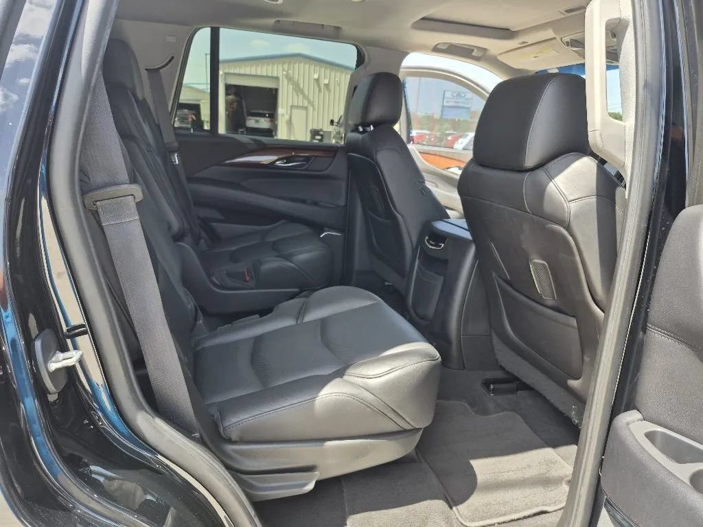 Used 2018 Cadillac Escalade Luxury RWD image 21