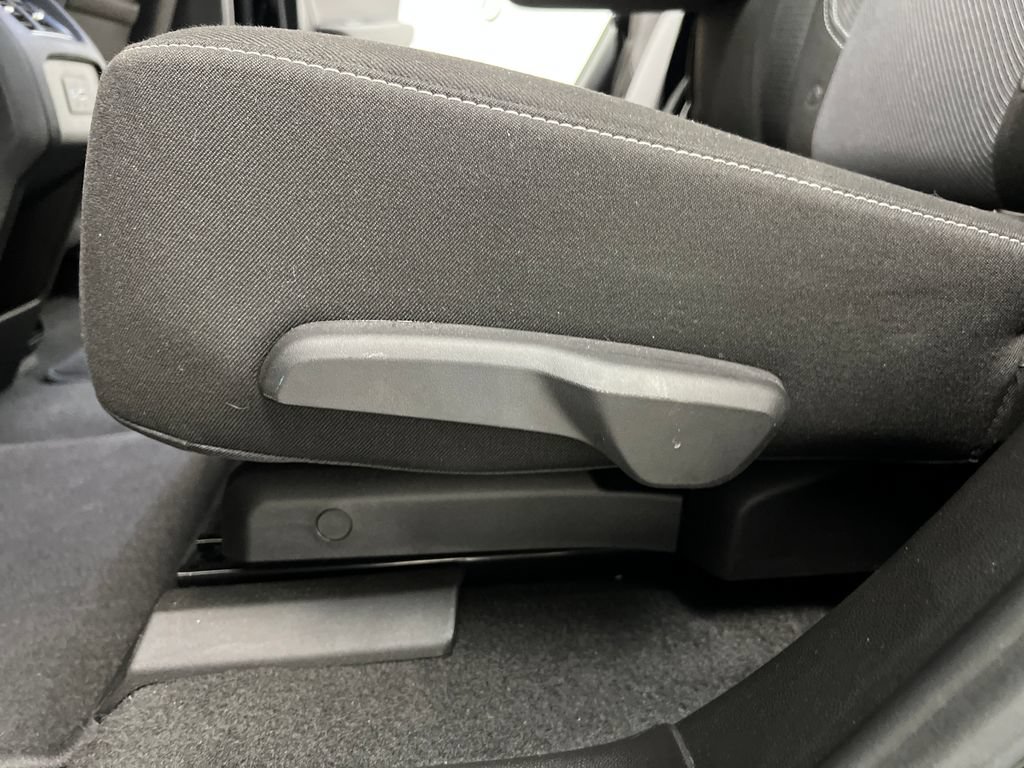 Used 2025 Chevrolet Blazer LT FWD image 18